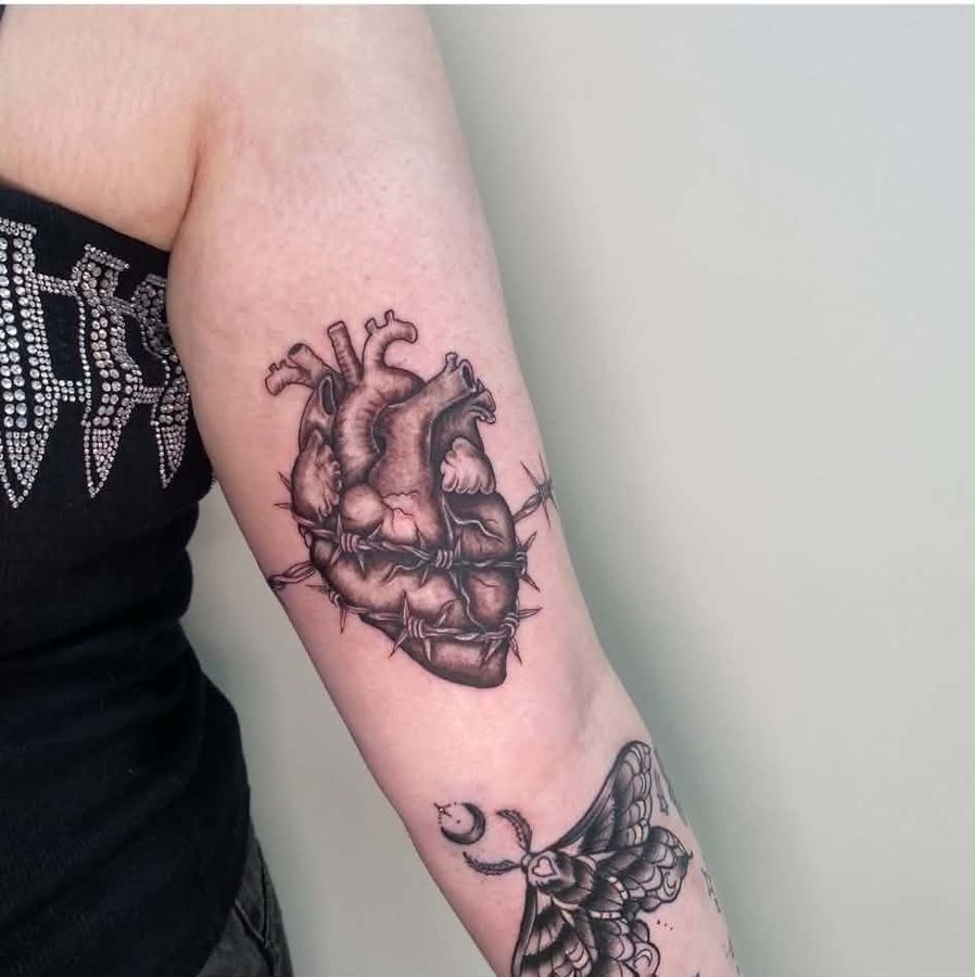 Black and grey tattoo by El