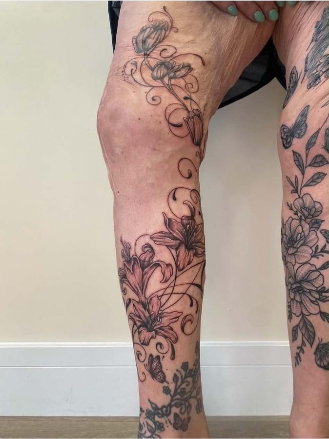 Black and grey tattoo by El